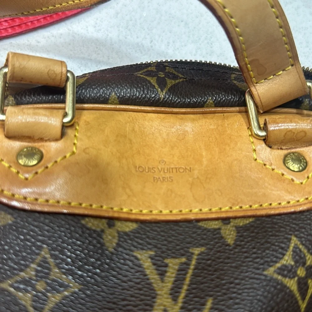 Louis Vuitton Excursion Monogram Handbag - Picture 5 of 9